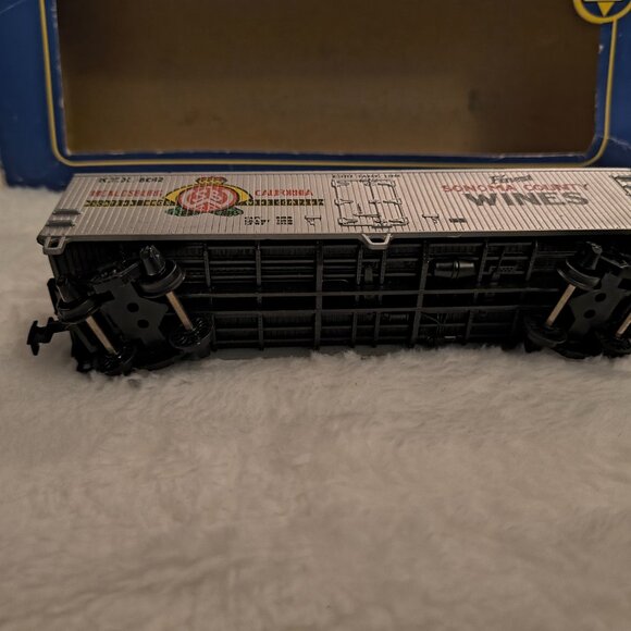 AHM HO Scale Vintage Freight Cars - Tank & Reefer with Boxes! - Picture 5 of 13